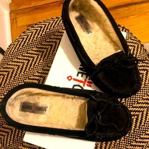 Minnetonka Women’s Cally Size 5